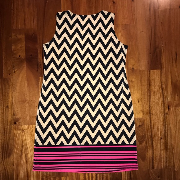 ‼️‼️SOLD‼️‼️Woman’s Sleeveless Dress - Picture 2 of 6